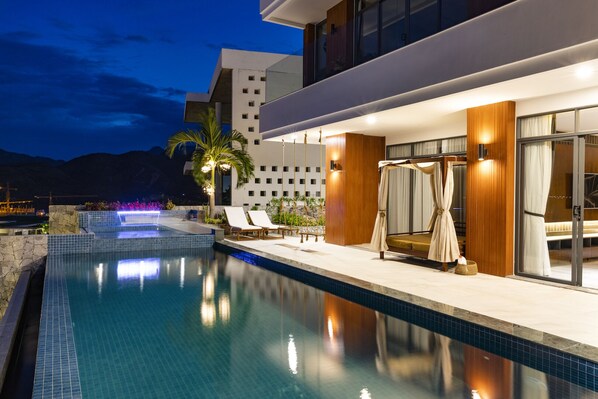 Outdoor pool, a heated pool