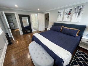 5 dormitorios, escritorio, tabla de planchar con plancha y cuna de viaje