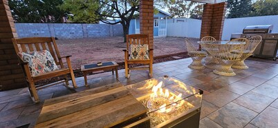 La Puerta Azul 3-bedroom home Hot Tub too! 10 minutes to Ft Huachuca