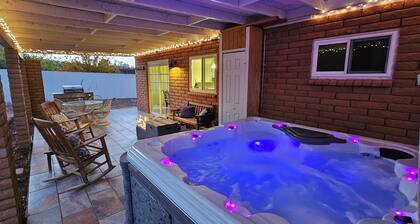 La Puerta Azul 3-bedroom home Hot Tub too! 10 minutes to Ft Huachuca