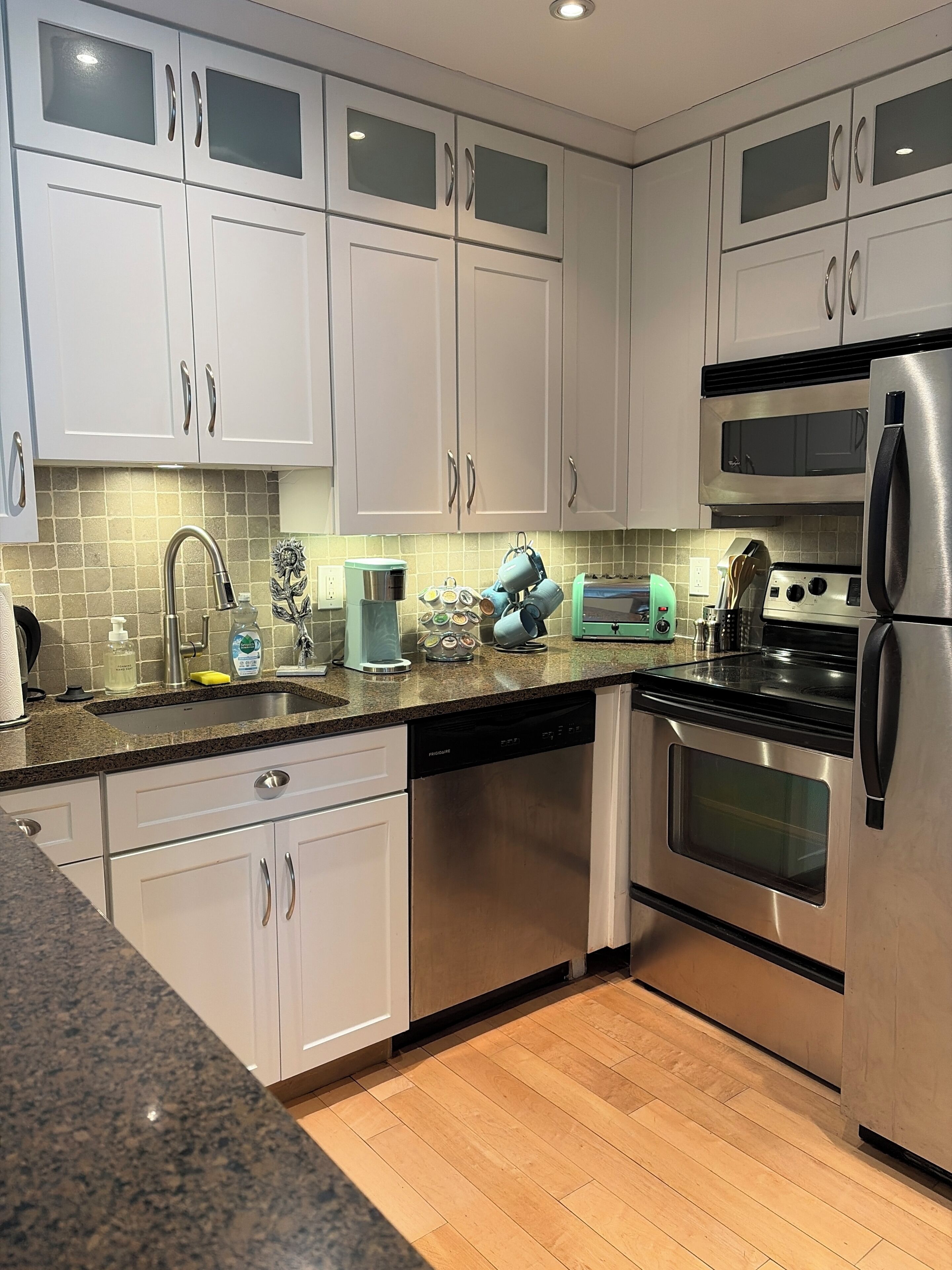 冰箱、微波炉、烤箱、炉灶