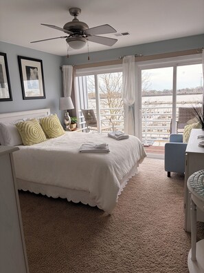 2 bedrooms, iron/ironing board, free WiFi, bed sheets - >>Exceptional Updated Condo w Waterfront Views All Rooms-Walk to Town, Ferry<< (Port Clinton)