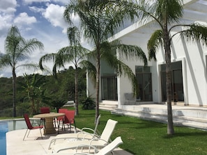 Outdoor dining - White House the best house (Tequesquitengo)