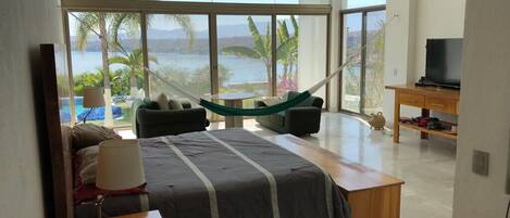 3 chambres, fer et planche à repasser, Wi-Fi, draps fournis