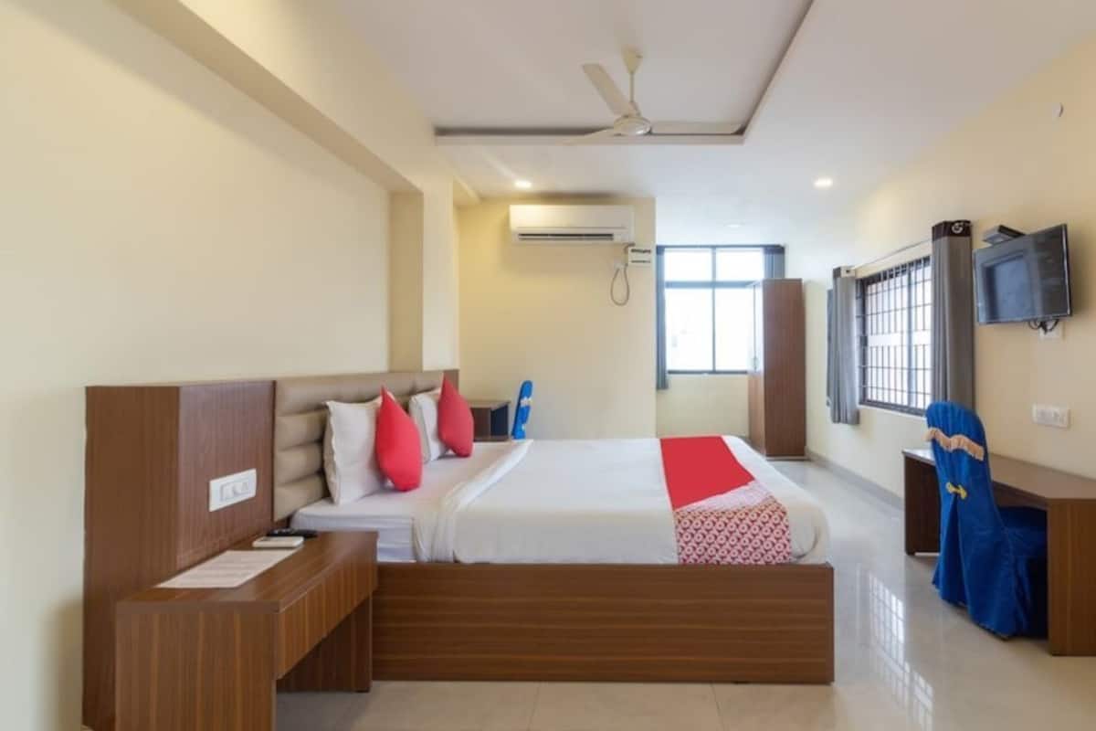 Deluxe Room | Hypo-allergenic bedding, memory foam beds, free WiFi