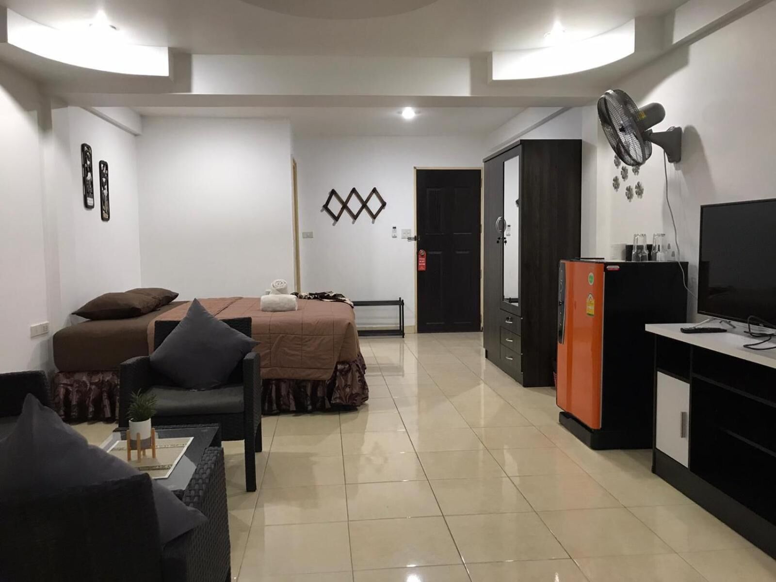 迷你吧、客房内保险箱、遮光窗帘、免费 WiFi