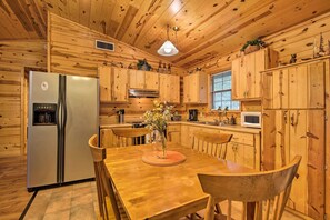 Fridge, microwave, stovetop, coffee/tea maker - Broken Bow Cabin w/ Hot Tub, Near Hiking + Fishing (Broken Bow)