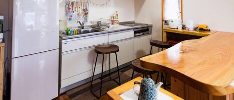 Rom (Private Vacation Home, 1 Group a Day) | Eget tekjøkken | Kjøleskap, mikrobølgeovn, kokeplater og kaffetrakter/tekoker