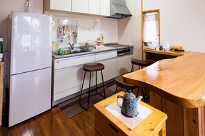 客房 (Private Vacation Home, 1 Group a Day) | 私人简易厨房 | 冰箱、微波炉、炉灶、茶具/咖啡用具