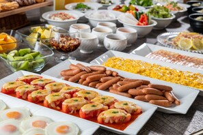 Petit déjeuner buffet servi tous les jours en supplément