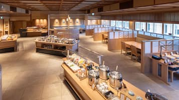 2 restaurants; breakfast and dinner served