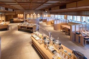 2 restaurantes: opção de café da manhã e jantar