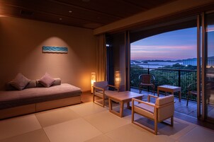 In-room safe, free WiFi, bed sheets