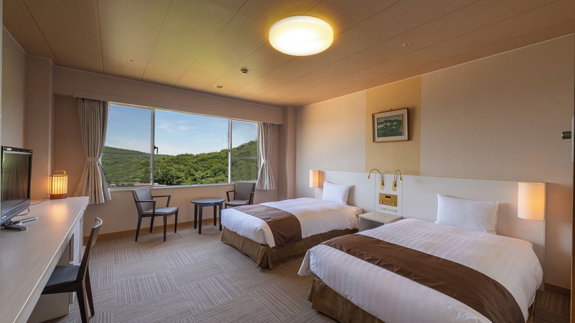 In-room safe, free WiFi, bed sheets