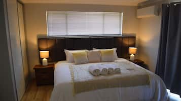 Soundproofing, free WiFi, bed sheets