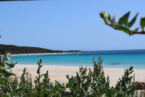 Beach nearby, white sand - Eagle Bay House (Eagle Bay)