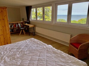 2 Schlafzimmer, Schreibtisch, Reisekinderbett, WLAN