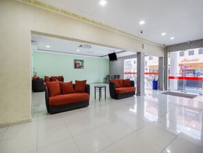 Lobby sitting area - OYO 89473 Sp Venture Hotel (Rawang)