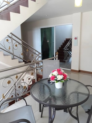 Interior - Uncle House (Gaoshu)