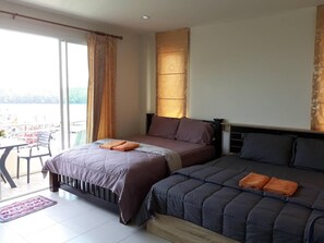 Blackout drapes, free WiFi, bed sheets - Uncle House (Gaoshu)