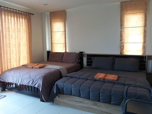 Blackout drapes, free WiFi, bed sheets - Uncle House (Gaoshu)