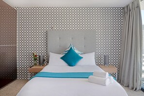 Design Apartment | 2 bedrooms, minibar, blackout curtains, iron/ironing board - Gigi By Stay Amazing (Cape Town)