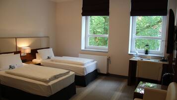 Dobbeltrom – business | Allergitestet sengetøy, safe på rommet og skrivebord