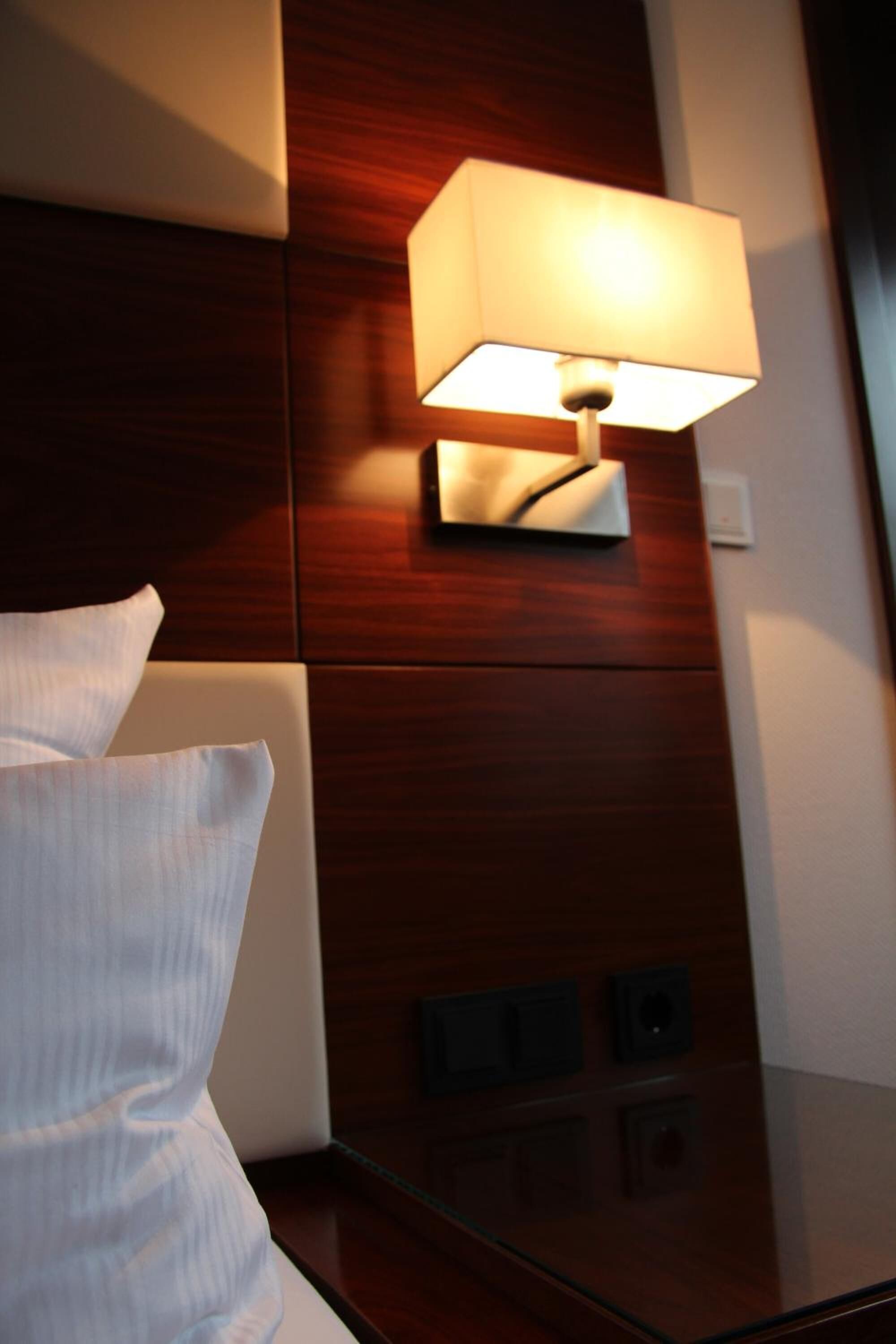 hypo-allergenic bedding, in-room safe, desk, laptop workspace