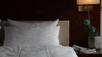 Hypo-allergenic bedding, in-room safe, desk, laptop workspace