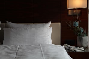 Hypo-allergenic bedding, in-room safe, desk, laptop workspace
