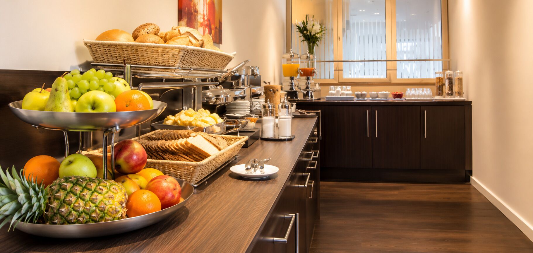 Daily buffet breakfast for a fee
