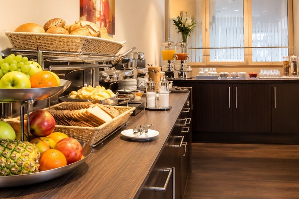 Se ofrece un desayuno bufé todos los días (por un coste adicional)