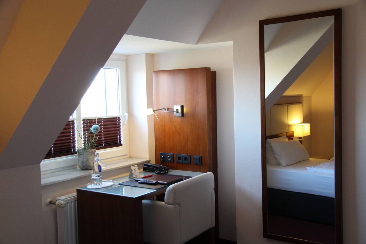 business single room | room amenity