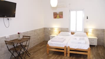 Classic Triple Room (2nd Floor) | Desk, free WiFi, bed sheets