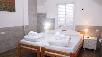 Habitación familiar | Escritorio, wifi gratis y ropa de cama