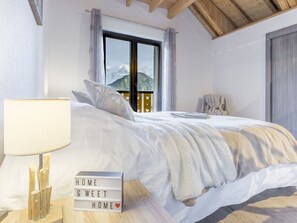 4 bedrooms, desk, iron/ironing board, travel crib - Les Edelweiss Mont-Blanc - Magnificent Chalet facing Mont-Blanc with SPA (Passy)