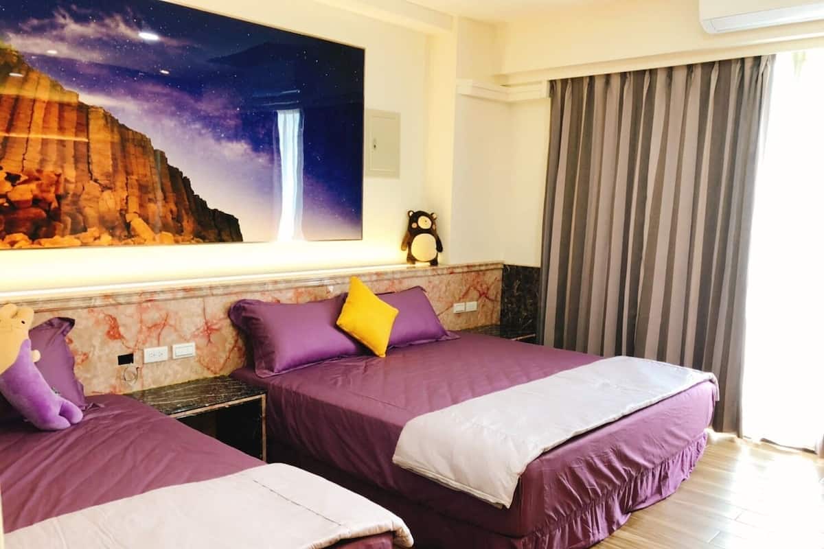 Blackout drapes, soundproofing, free WiFi, bed sheets
