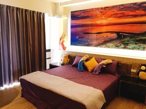 Blackout drapes, soundproofing, free WiFi, bed sheets - Jinduohai B&B (Magong)