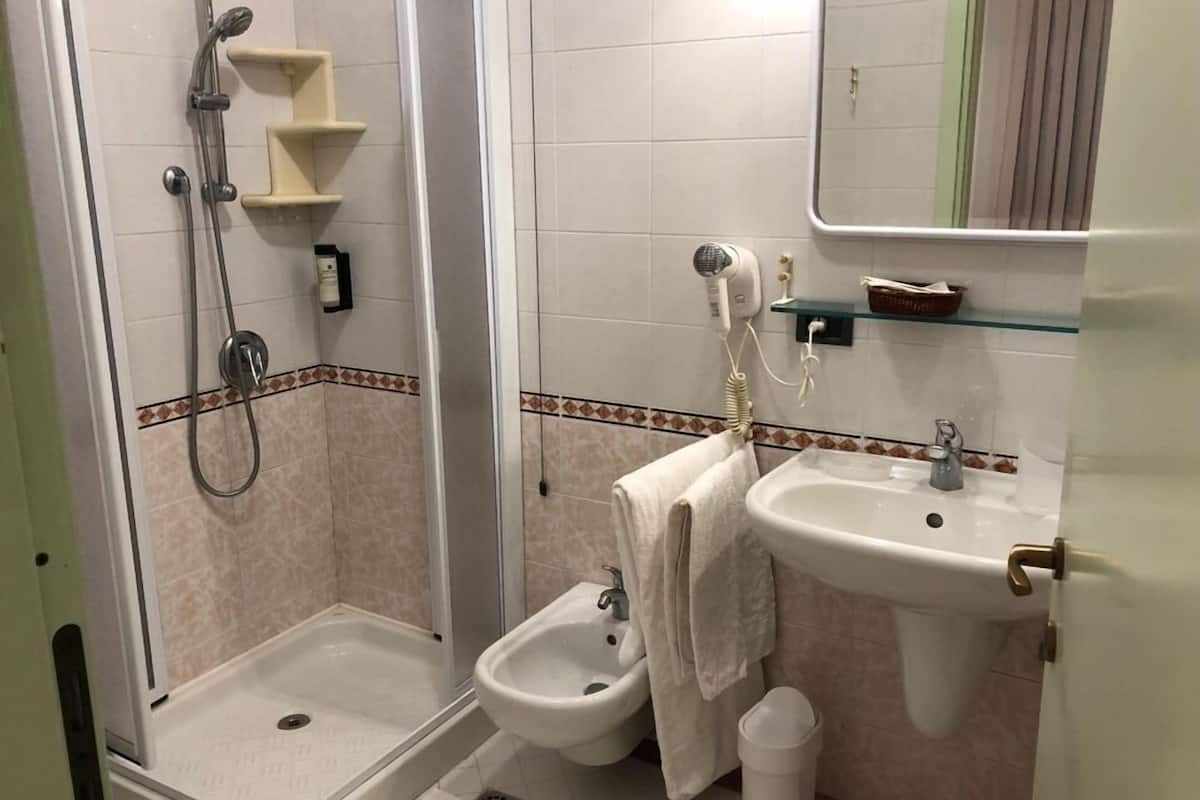 deluxe room | bathroom | shower, free toiletries, hair dryer, slippers