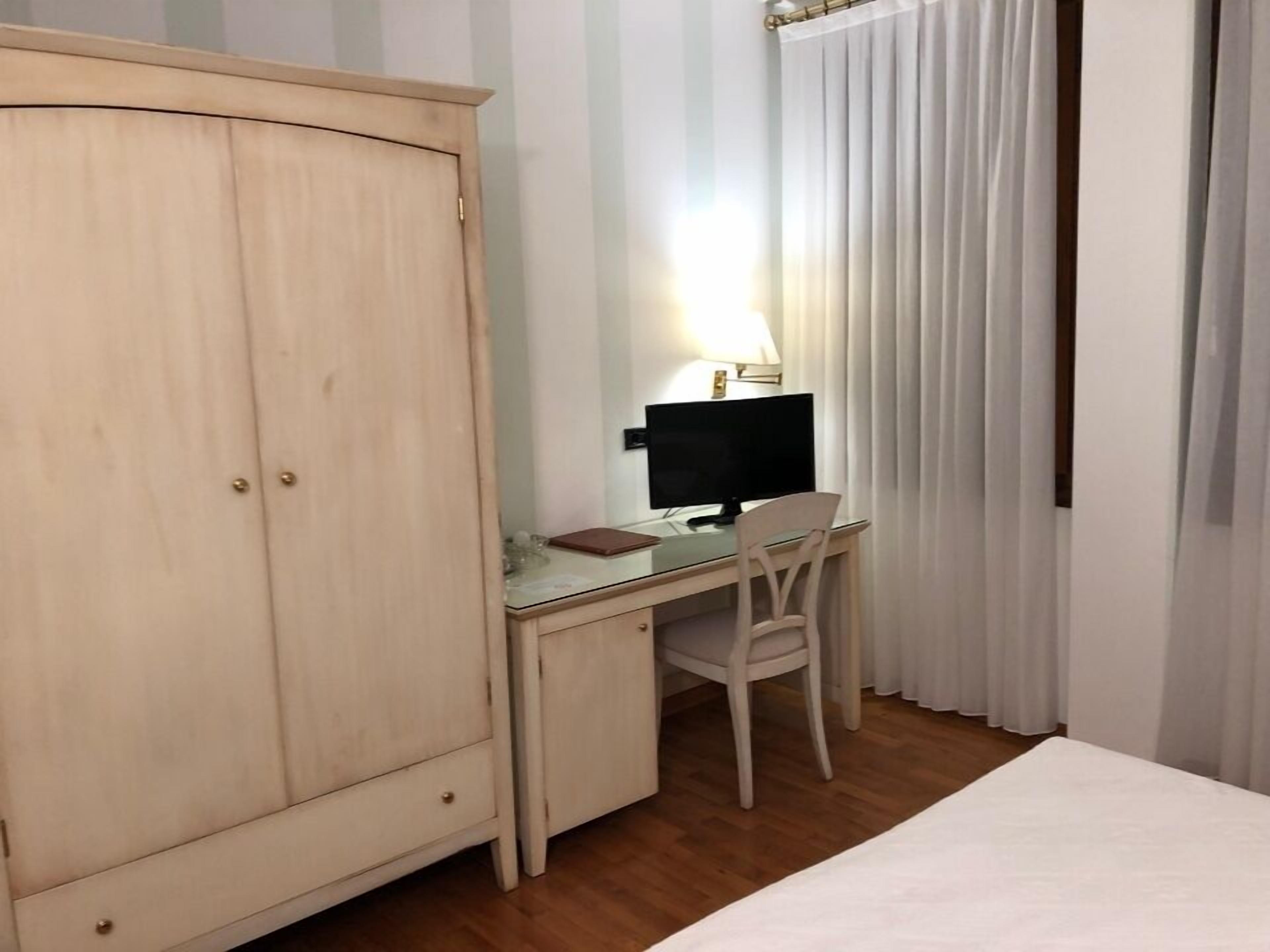 deluxe room | room amenity