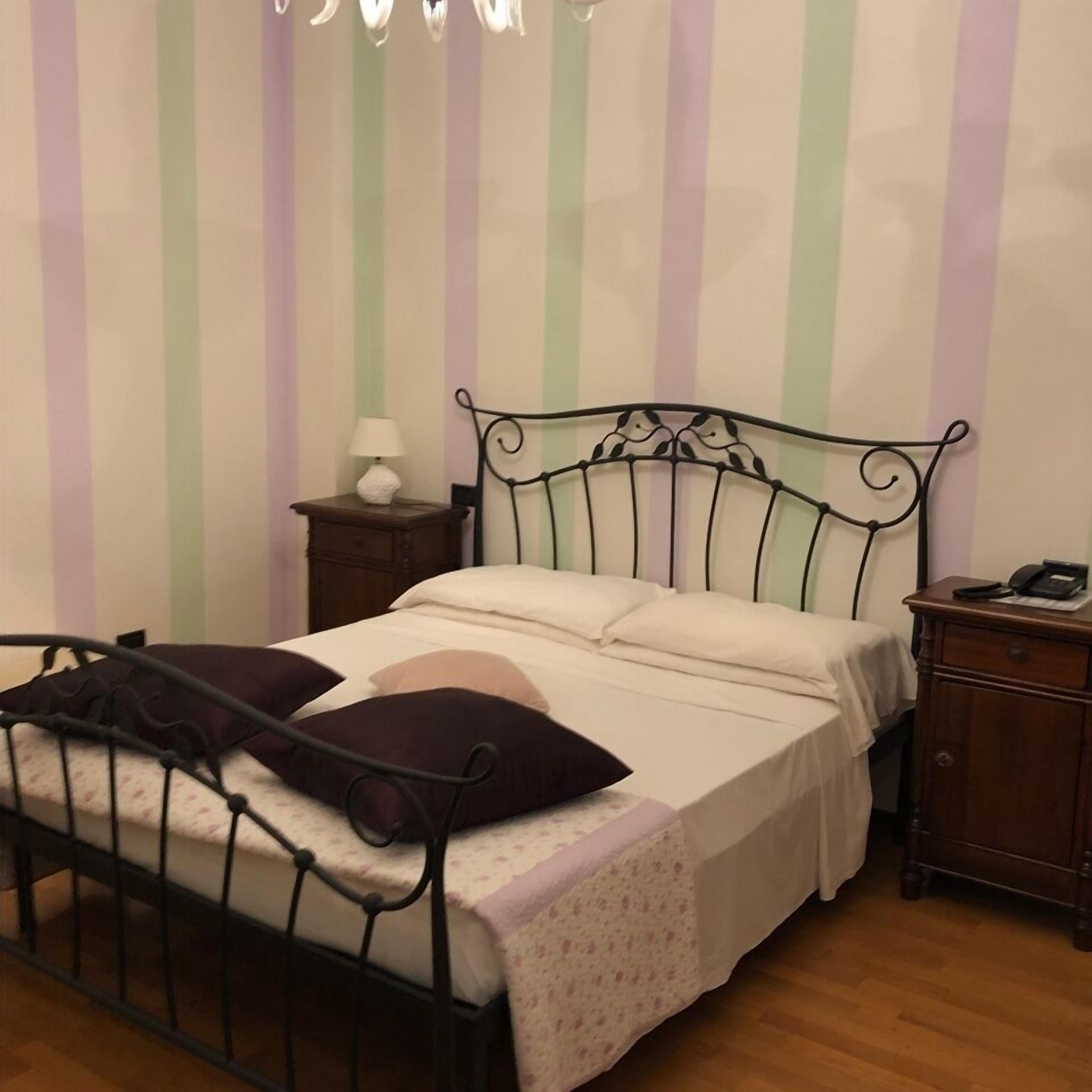 deluxe triple room | 1 bedroom, minibar, desk, soundproofing