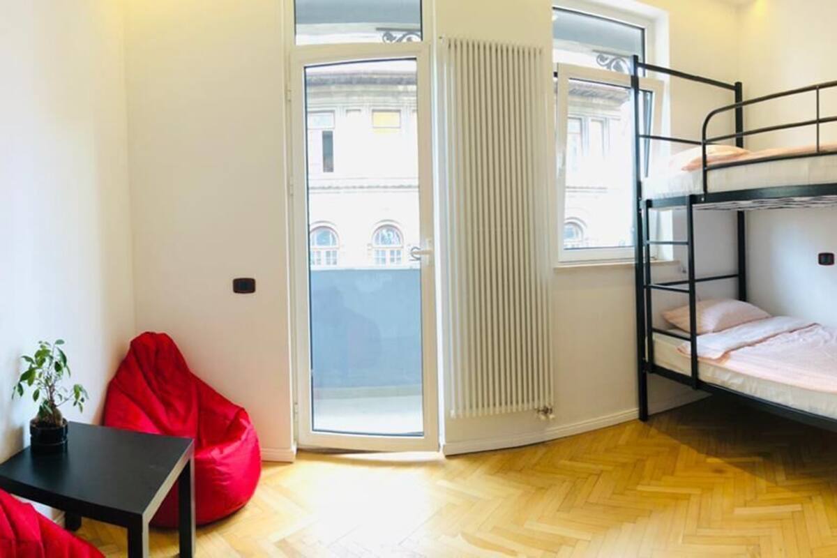 Quadruple Room, Mixed Dorm, Shared Bathroom (Red)