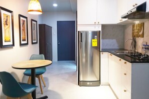1 BR Unit | Private kitchen - Safestay at Humayhumay by GM Rentals (Lapu-Lapu)