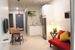 Flat-screen TV - Safestay at Humayhumay by GM Rentals (Lapu-Lapu)