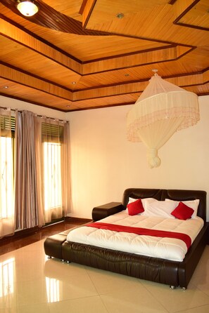 Classic Room | Iron/ironing board, free WiFi, bed sheets - Vincenzo Homestay (Kigali)
