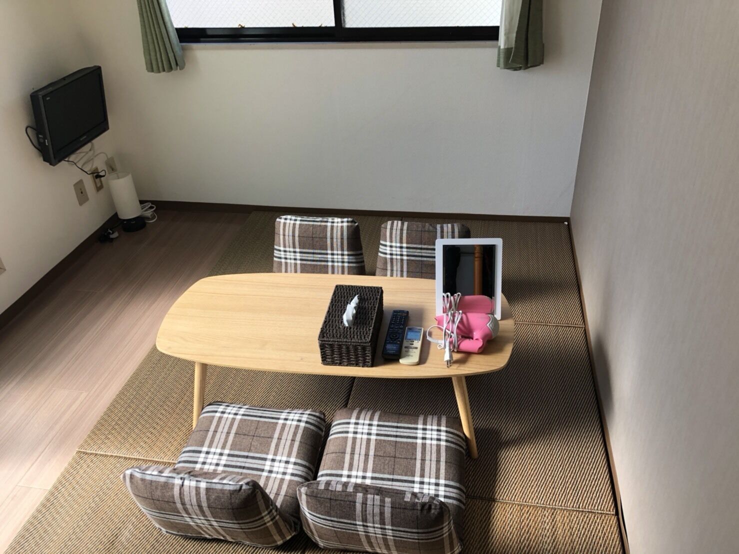 1 室のベッドルーム、WiFi