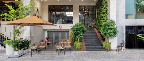 Vista frontal de la propiedad