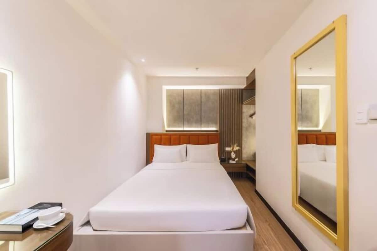 In-room safe, desk, iron/ironing board, travel cot