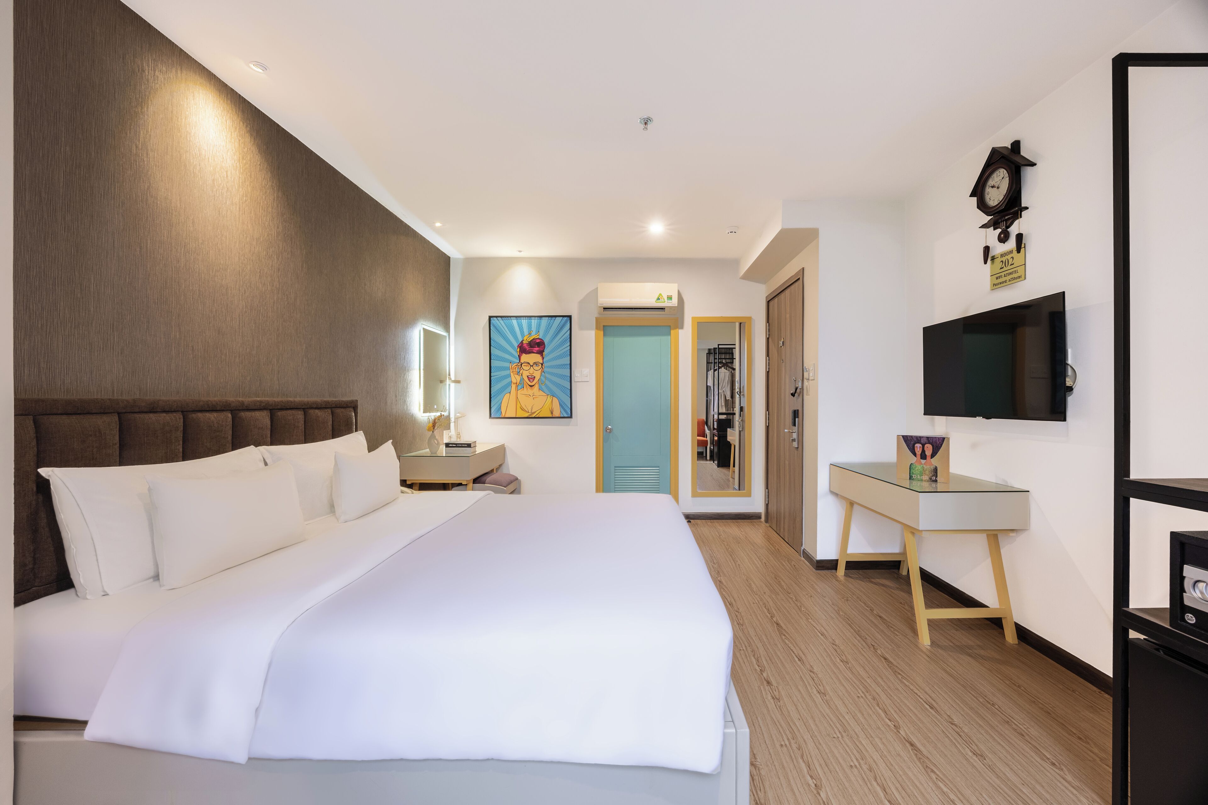 grand suite city view - rooftop pool | 1 bedroom, in-room safe, desk, blackout curtains