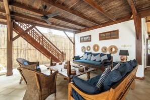 TV - The Gili Beach Resort, 4 Bedrooms Villa Gili Trawangan  - Beach Front (Gili Trawangan)